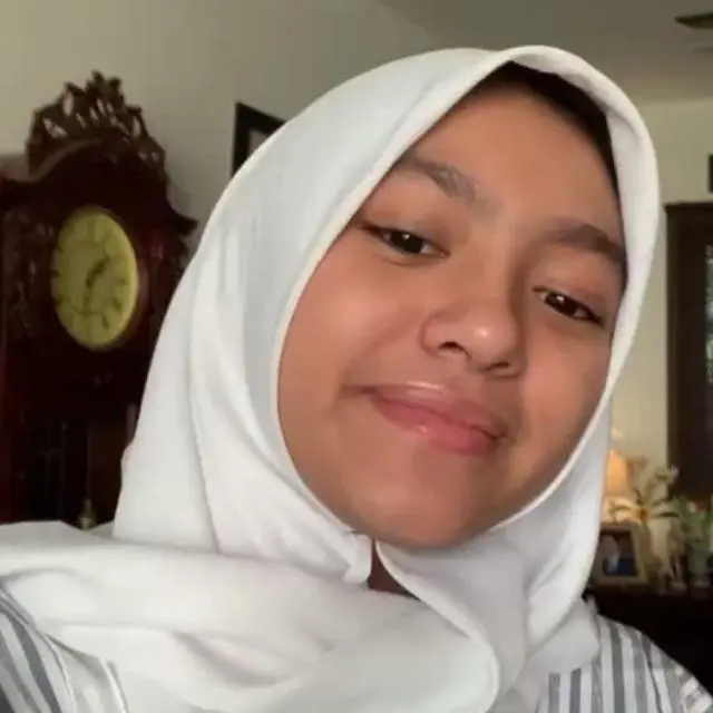 7 Potret Terbaru Alleia Anata Irham, Anak Ariel Noah yang Beranjak Dewasa