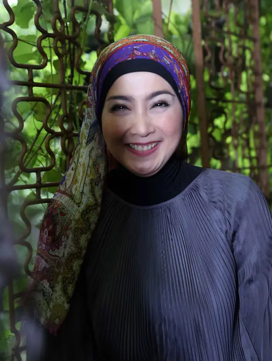 Perempuan yang kini berkecimpung di ranah politik dan duduk sebagai anggota DPR RI di Komisi VIII ini memiliki cara untuk memberikan pemahaman kepada anaknya, yakni dengan bercerita, antara dirinya dan anaknya. (Nurwahyunan/Bintang.com)