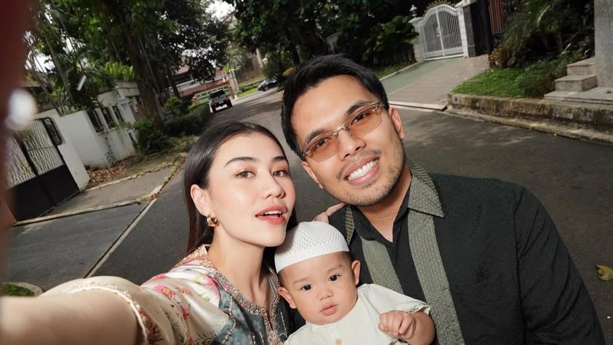 Gaya Perdana Aaliyah Massaid Rayakan Lebaran sebagai Ibu, Anggun dalam Balutan Dua Look Berbeda