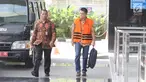 Dirut PT Sarana Bangun Nusantara (SBN) Hasmun Hamzah saat tiba di gedung KPK, Jakarta, Jumat (27/4). Hasmun diperiksa sebagai tersangka kasus dugaan suap pengadaan barang dan jasa di lingkungan Pemkot Kendari tahun 2017-2018.(Liputan6.com/Herman Zakharia)