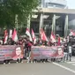 Komunitas Anti Korupsi melakukan unjuk rasa di depan Gedung Komisi Pemberantasan Korupsi (KPK), Kuningan, Jakarta Selatan, Senin (5/8/2024).&nbsp;Para demonstran mendesak agar lembaga antirasuah itu mengusut dugaan korupsi monopoli bisnis di lingkungan lembaga permasyarakatan alias lapas yang melibatkan anak dari Menteri Hukum Ham (Menkumham) yakni Yamitema Laoly. (Liputan6.com/Nanda Perdana Putra)