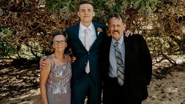 Kyle Guy bersama Kakeknya