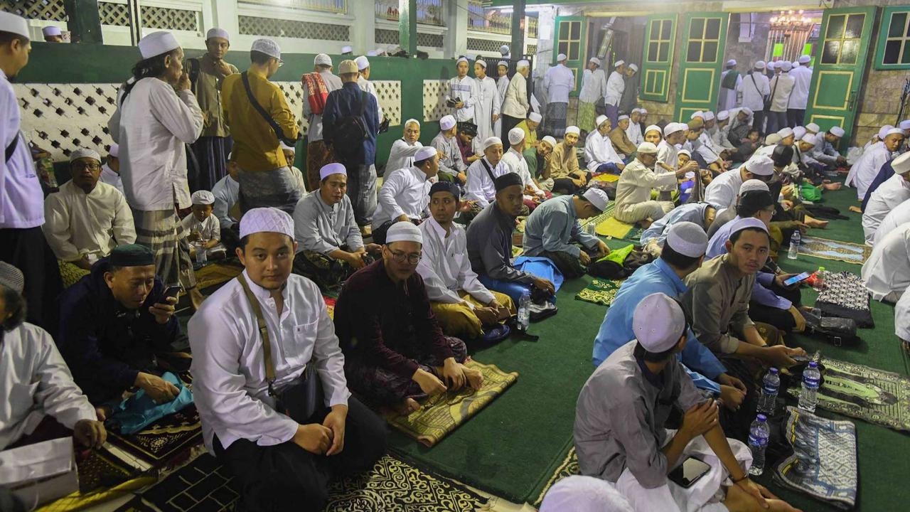 Ribuan jemaah berburu malam Lailatul Qadar di Bogor