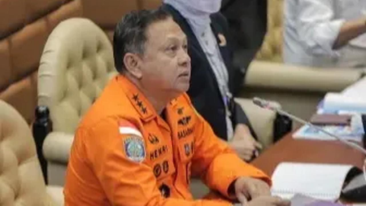 Kepala Basarnas periode 2021-2023 Marsekal Madya (Purn) Henri Alfiandi ditetapkan sebagai tersangka kasus dugaan suap pengadaan alat pendeteksi korban reruntuhan oleh Komisi Pemberantasan Korupsi (KPK).