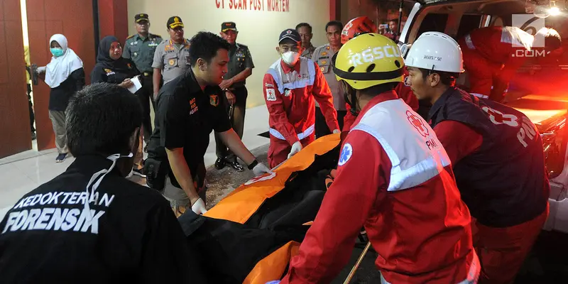 Kantong Jenazah Penumpang Lion Air Tiba di RS Polri