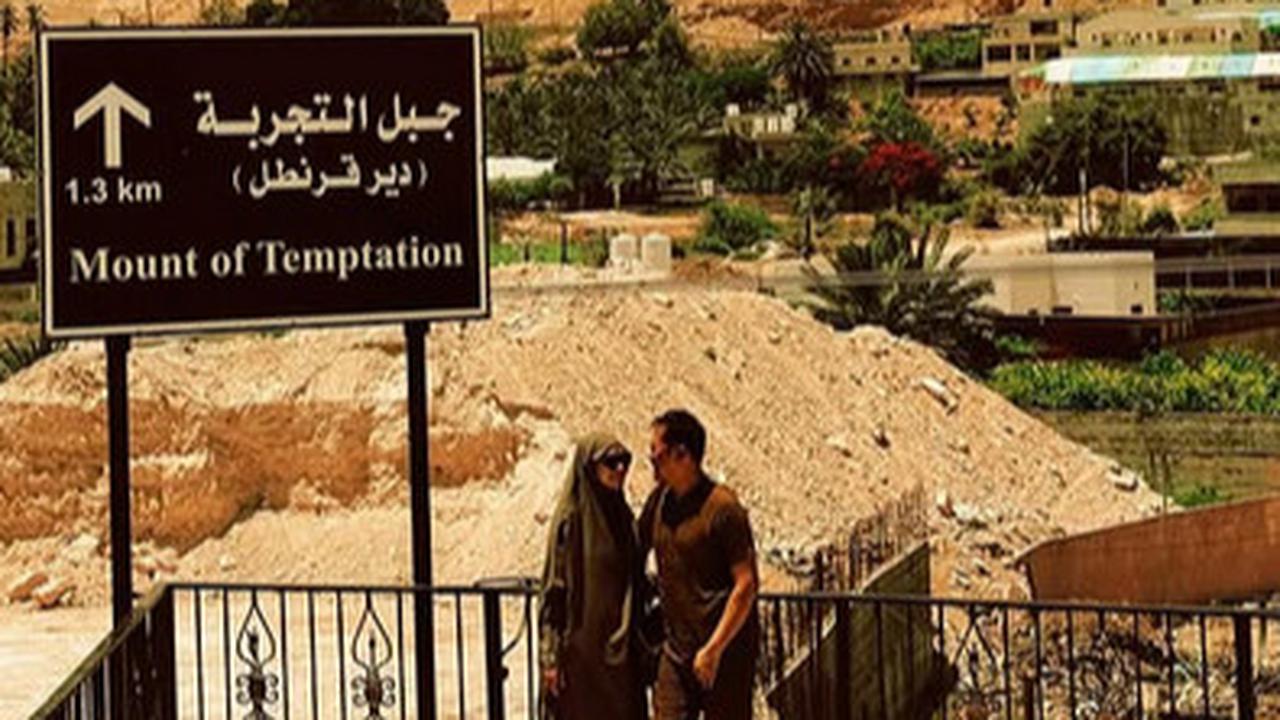 5 Potret Hanung Bramantyo Nyusul Zaskia Adya Mecca ke Palestina, Lewati Perbatasan Israel Penuh Ketegangan
