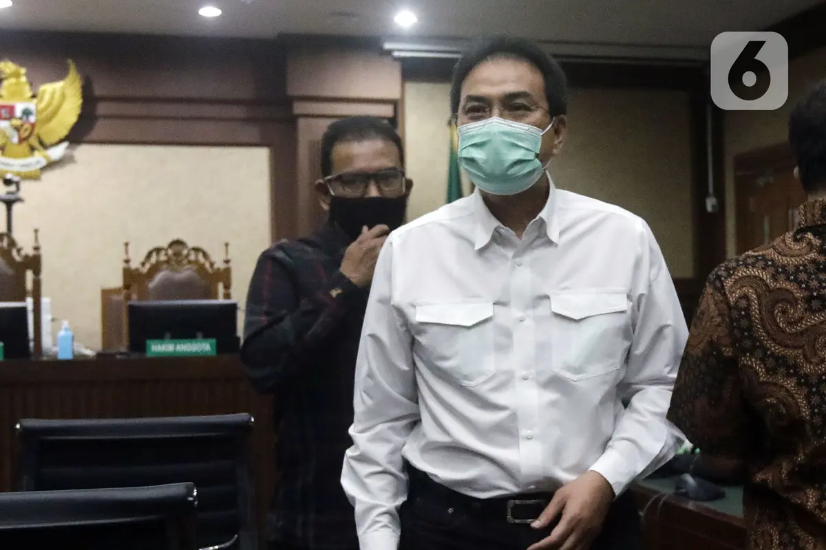 FOTO: Suap Penanganan Perkara, Mantan Wakil Ketua DPR Azis Syamsuddin Dihukum 3 Tahun 6 Bulan Penjara