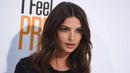 <p>Model Emily Ratajkowski berpose saat tiba menghadiri pemutaran perdana STX Films "I Feel Pretty" di Westwood Village Theatre, California (17/4). Ratajkowski tampil cantik dengan gaun hitam yang memperlihatkan perut seksinya. (AP Photo/Jordan Strauss)</p>