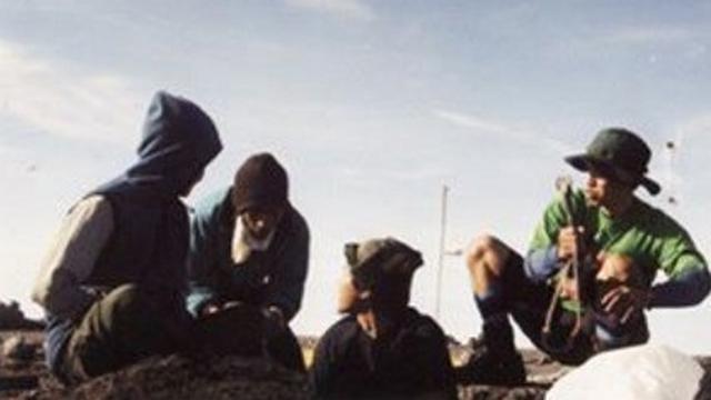 Cerita Dibalik Pemasangan Prasasti Soe Hok Gie – Idhan Lubis di Puncak Mahameru