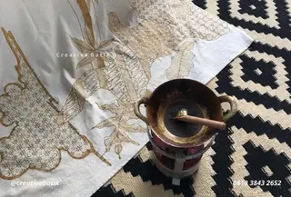 Berdiri secara legal sejak tahun 2011, brand ini tumbuh dari semangat belajar dan kecintaan terhadap seni membatik yang sudah dirintis sejak 2010. (foto/dok: instagram.com/creativebatik)