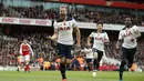 Gol balasan Tottenham lewat kaki Harry Kane dari titik penalti ke gawang Arsenal pada lanjutan Premier League 2016-2017 di Emirates Stadium, London (6/11/2016).  (Action Images via Reuters/Andrew Couldridge)