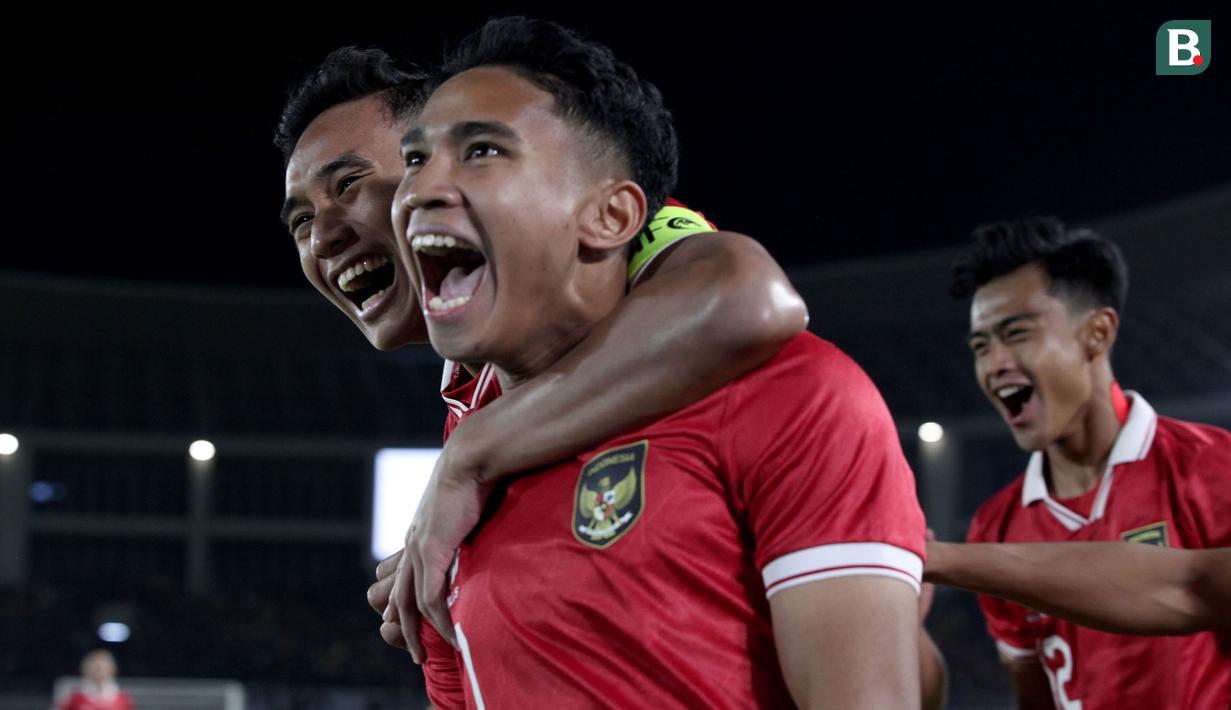 <p>Selebrasi pemain Timnas Indonesia U-23, Marselino Ferdinan (tengah), Rizky Ridho Ramadhani, dan Pratama Arhan Alif (kanan) setelah mencetak gol ke gawang Chinese Taipei U-23 dalam pertandingan Grup K Kualifikasi Piala Asia U-23 2024 di Stadion Manahan, Solo, Sabtu (9/9/2023). (Bola.com/Arief Bagus)</p>
