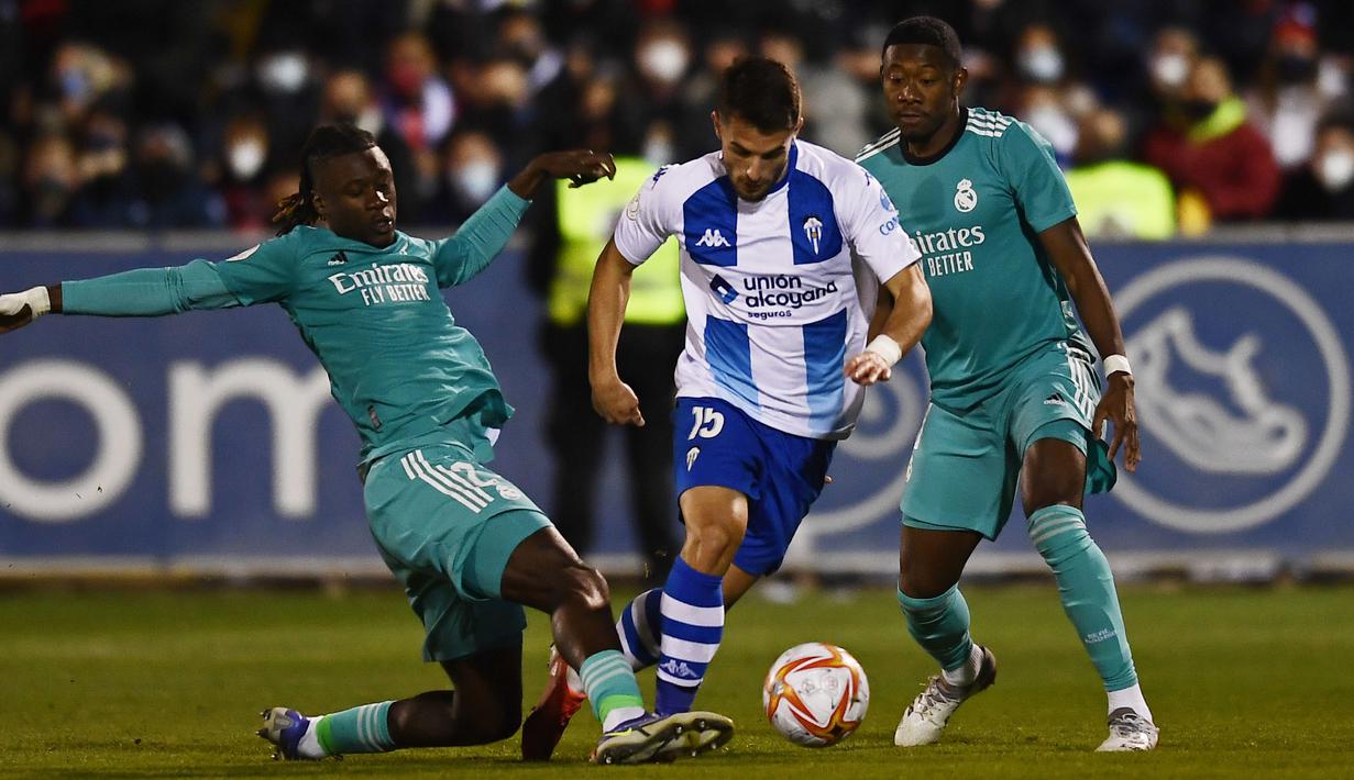 Namun, tim tuan rumah mampu menyamakan kedudukan di babak kedua. Dani Vega berhasil membobol gawang yang dikawal kiper pelapis Los Blancos, Andriy Lunin pada menit ke-66. (AP/Jose Breton)