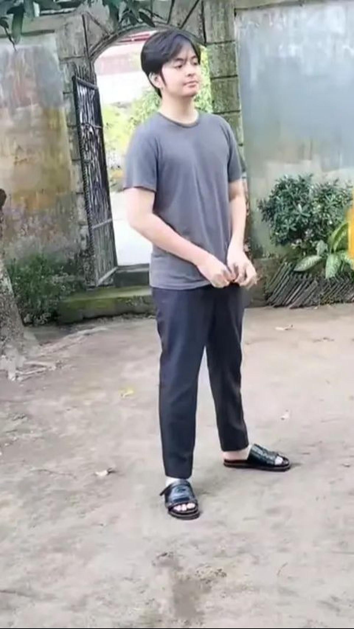 Tidak hanya pada tahun ini, Angga juga terlihat sederhana pada momen Lebaran tahun sebelumnya.