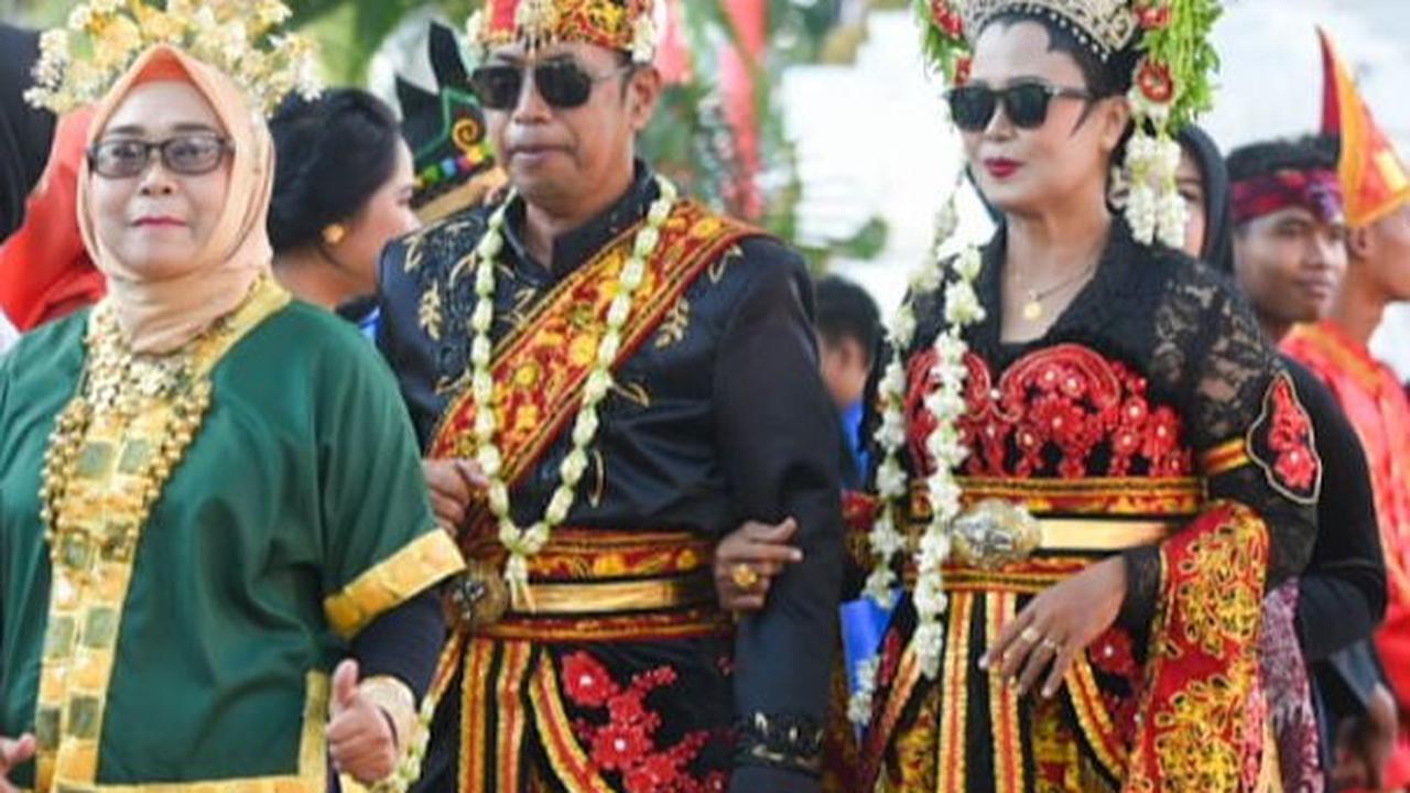 Teguhkan Keragaman, Upacara HUT Banyuwangi Diwarnai Busana Khas Suku Nusantara