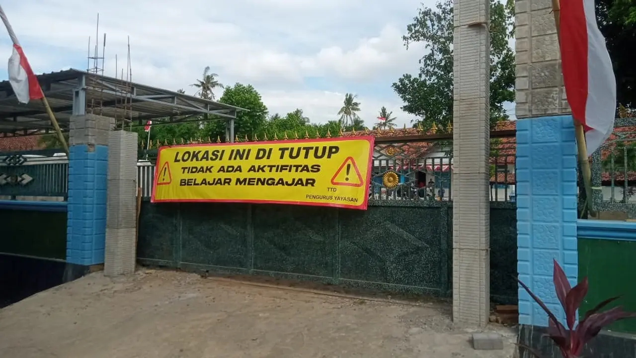 Sekolah MTs dan MA Darul Huda Wongsorejo  Banyuwangi diesegel (Istimewa)