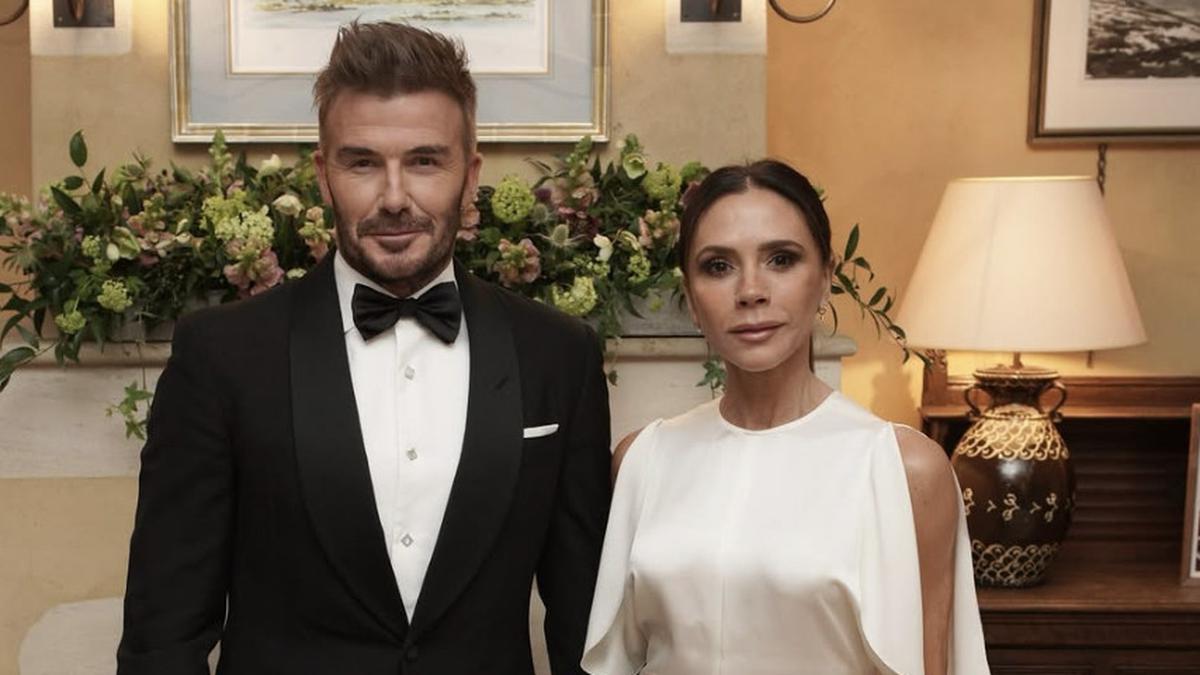6 Inspirasi Dress Victoria Beckham yang Cocok untuk Para Bridesmaid