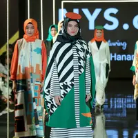 Nys.co featuring Hannie Hananto di Jakarta Modest Fashion Week. (Photografer/Daniel Kampua/Bintang.com)