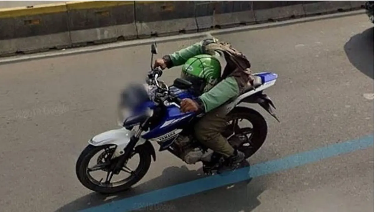 6 Potret Driver Ojek Online 'Ngebug' di Google Street View Ini Absurd