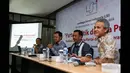 Gubernur Jateng Ganjar Pranowo (kanan), Anggota DPD I Gede Pasek Suardika (tengah), Walikota Bogor Bima Arya Sugiarto (kedua kiri) hadir pada acara Survei Partai Politik di Mata Publik di Jakarta, Minggu (25/1/2015). (Liputan6.com/Faizal Fanani)