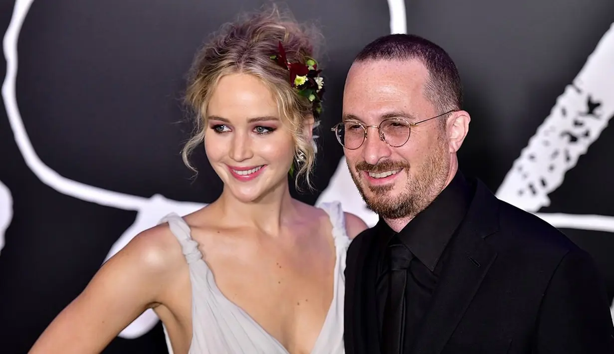 Setelah satu bulan putus, Jennifer Lawrence kembali terlihat jalan berdua dengan Darren Aronofsky. (James Devaney/FilmMagic/VanityFair)