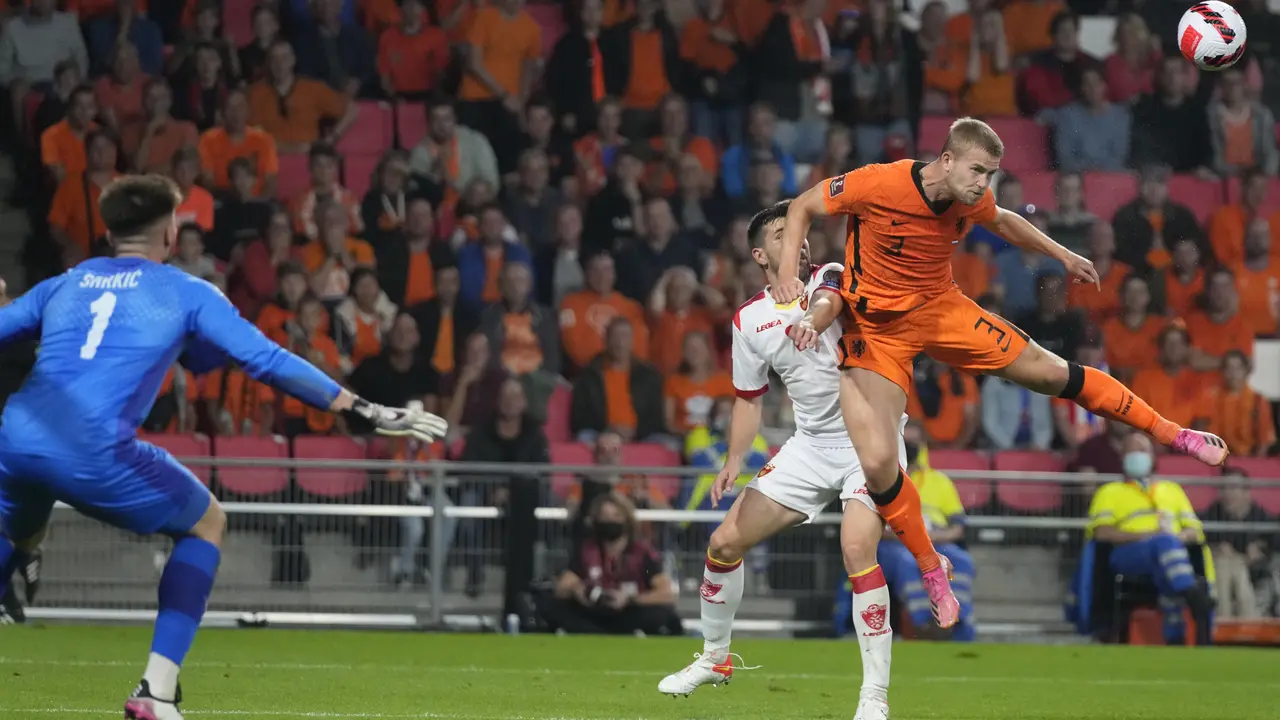 Belanda vs Montenegro