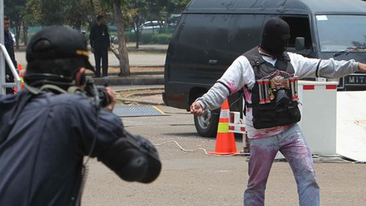 Aksi mendebarkan Pomal kawal tahanan dari serangan empat penyusup