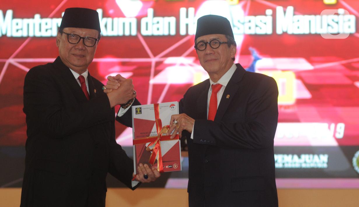 FOTO: Tjahjo Kumolo Serahkan Jabatan Menkumham ke Yasonna ...
