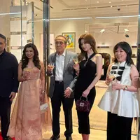 Sebagai Global Brand Ambassador, Yeji merepresentasikan pertemuan antara warisan Parisian Roger Vivier dengan energi generasi baru yang lebih ekspresif. (Foto/Dok: FIMELA.COM)