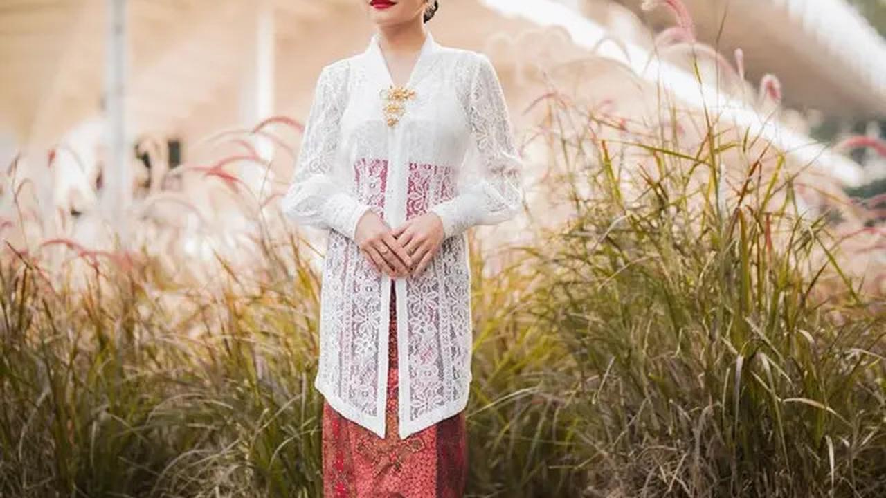 4 Referensi Kebaya Brokat Modern ala Artis, dari Putri Marino hingga Prilly Latuconsina