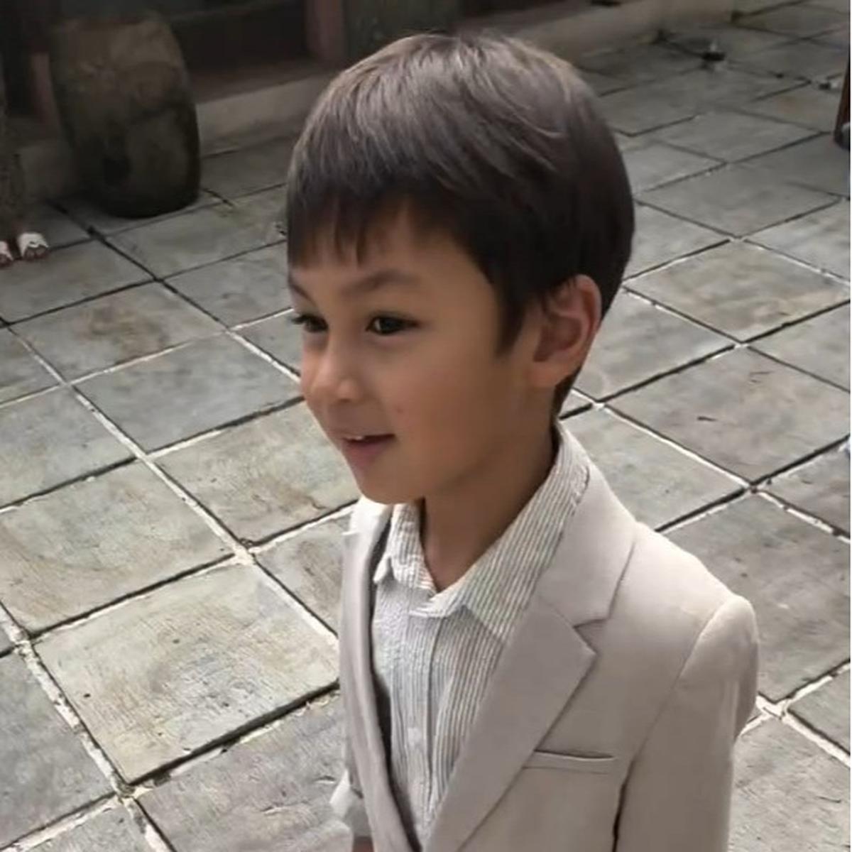 8 Potret Ganteng Kiano dan Kenzo Anak Paula Verhoeven Hadir di Akad Nikah Luna Maya-Maxime Bouttier, Kompak Pakai Jas Kembar