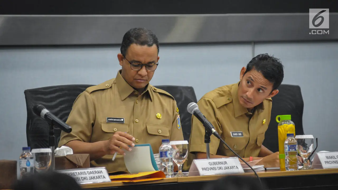 Hari Pertama Anies Baswedan dan Sandiaga Uno Berkantor di Balai Kota