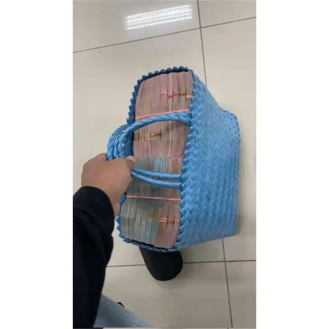 6 Potret Nyeleneh Parodi Orang Punya Banyak Uang Ini Bikin Melongo