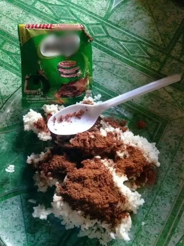 10 Potret Kombinasi Makanan Pakai Cokelat Ini Nyeleneh Banget