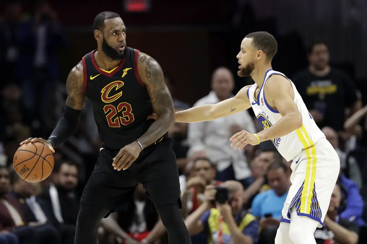 LeBron James berduel dengan Stephen Curry