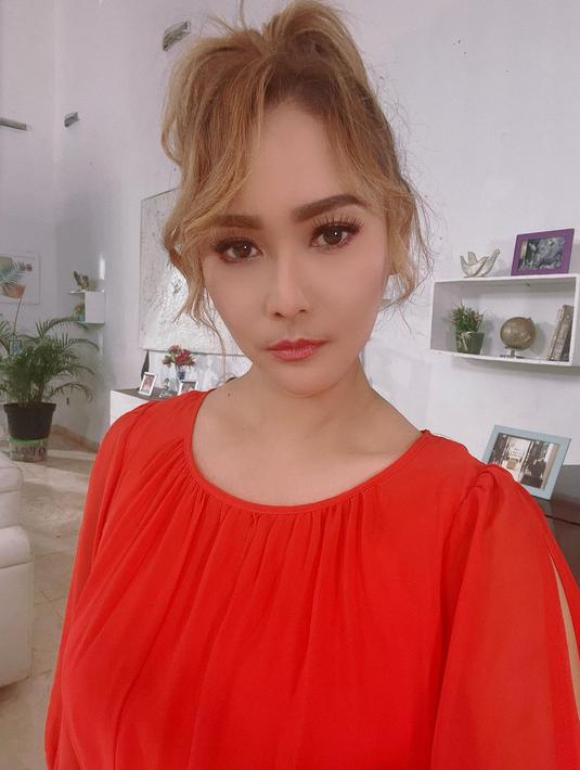 Dalam pandangan Inul Daratista, bakat tinggi perlu diimbangi dengan kejelian mengembangkan networking. “Lingkungan dan teman sangatlah berpengaruh, di mana kau menjalin hubungan di situ bisa dinilai, apakah bermanfaat atau unfaedah,” ungkap pemilik album Goyang Inul seraya mengingat, dari kecil ia terbiasa hidup susah dan kerja keras. Sampai sekarang pun ia terus kerja. (Foto: Dok. Instagram @inul.d)