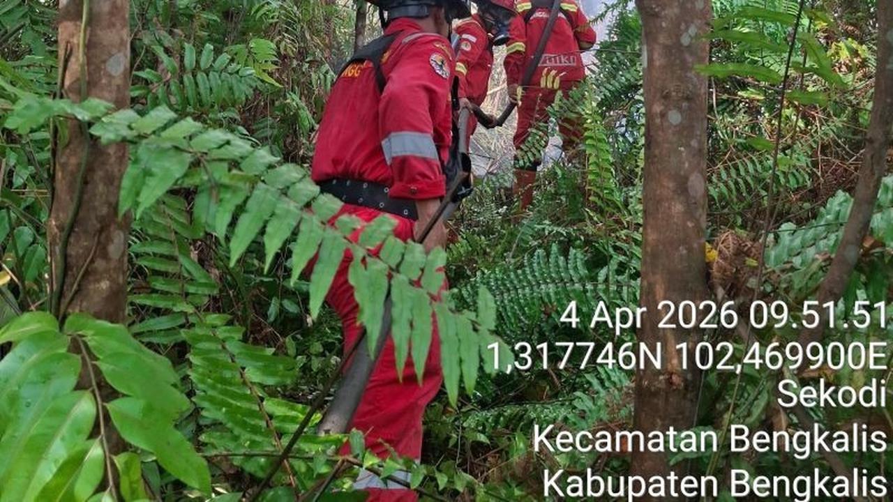 Karhutla Bengkalis: Manggala Agni Terkendala Sumber Air, Kerahkan Alat Berat dan Water Bombing