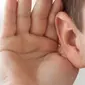Jerawat yang muncul di area telinga sangat mengganggu. Ini cara cepat untuk mengatasinya.