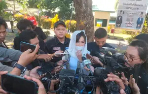 Setor Rp 270 Juta, Wanita Cantik Ini Gagal Berangkat Haji Khusus