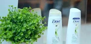 Melalui program Dove Zona Kuat, diharapkan banyak wanita Indonesia akan teredukasi untuk memperkuat kepercayaan diri maupun rambutnya.