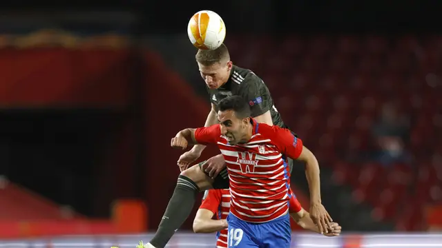 FOTO: Manchester United Pijakkan Satu Kaki di Semifinal usai Menang 2-0 di Kandang Granada - Scott McTominay; Angel Montoro