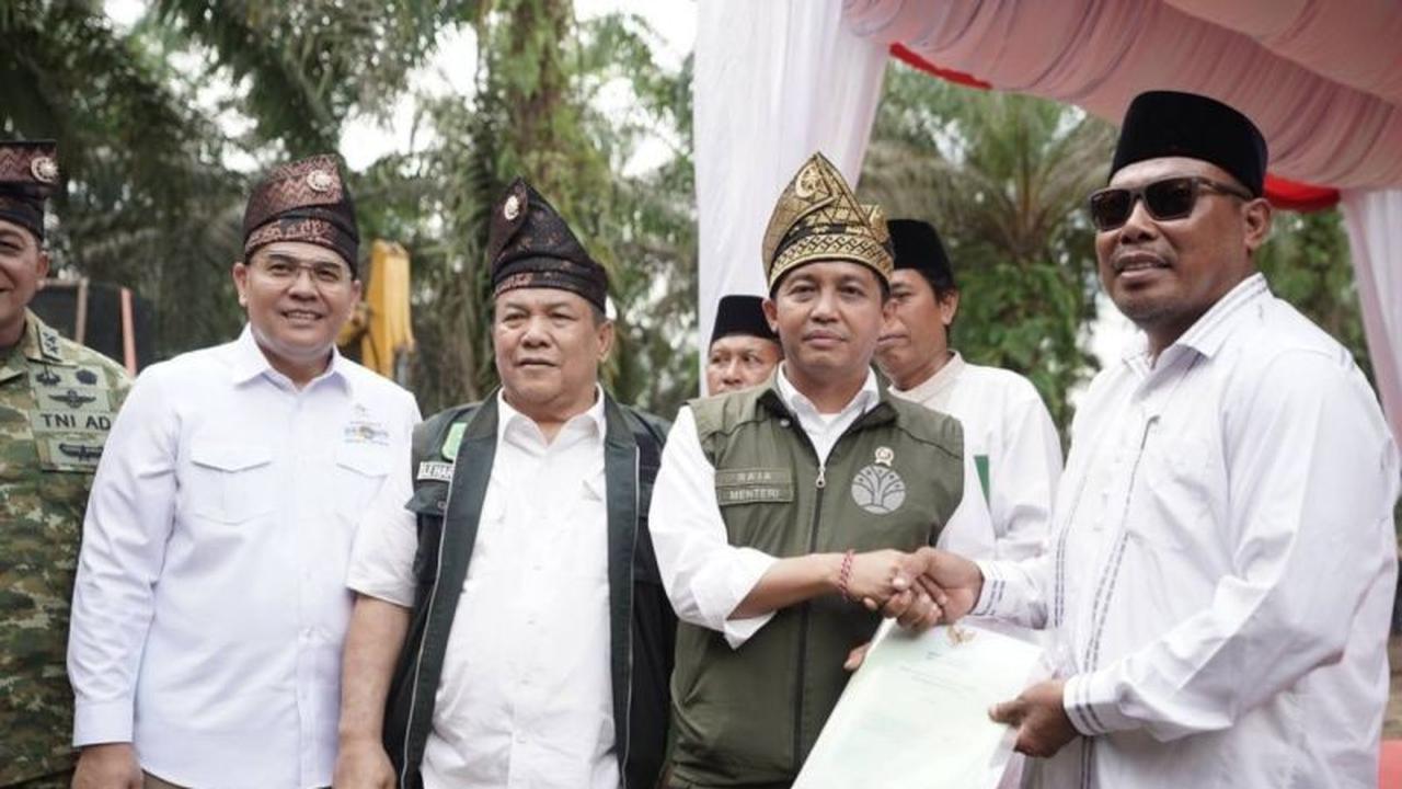 Kemenhut Terima Penyerahan 600 Hektare Lahan Sawit di TN Tesso Nilo, Wujudkan Solusi Win-Win