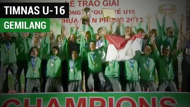 Berita video momen Timnas Indonesia yang menyabet semua penghargaan turnamen di Vietnam, Tien Phong Plastic Cup 2017, pada Minggu (18/6).