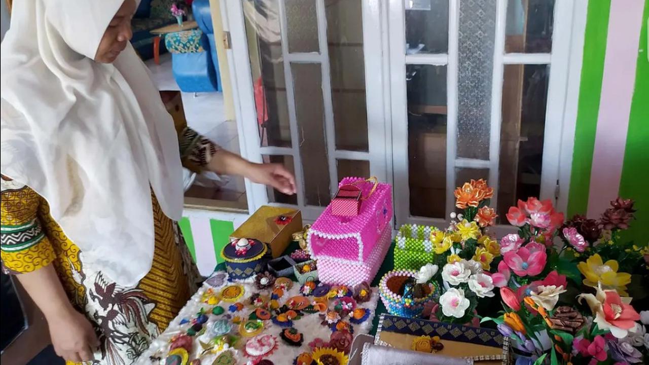 Pemilik Usaha Kecil Menengah (UKM) di Kabupaten Bone Bolango, Provinsi Gorontalo, Nining Mantali (Arfandi Ibrahim/Liputan6.com)