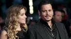 Aktor Johnny Depp (kanan) saat didampingi istrinya Amber Heard dalam pemutaran perdana film "Black Mass " di London, Inggris, Minggu (11/10/2015).Aktor 52 tahun ini terkenal setelah membintangi film Pirates of Caribbean. (REUTERS/Suzanne Plunkett)