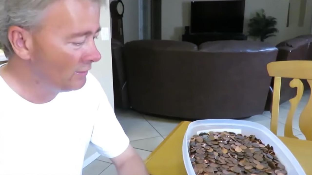 Corey Nielsen dan piramida koin raksasanya