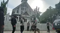 Jelang Malam Natal 2025, Brimob Sterilisasi 58 Gereja di Sultra
