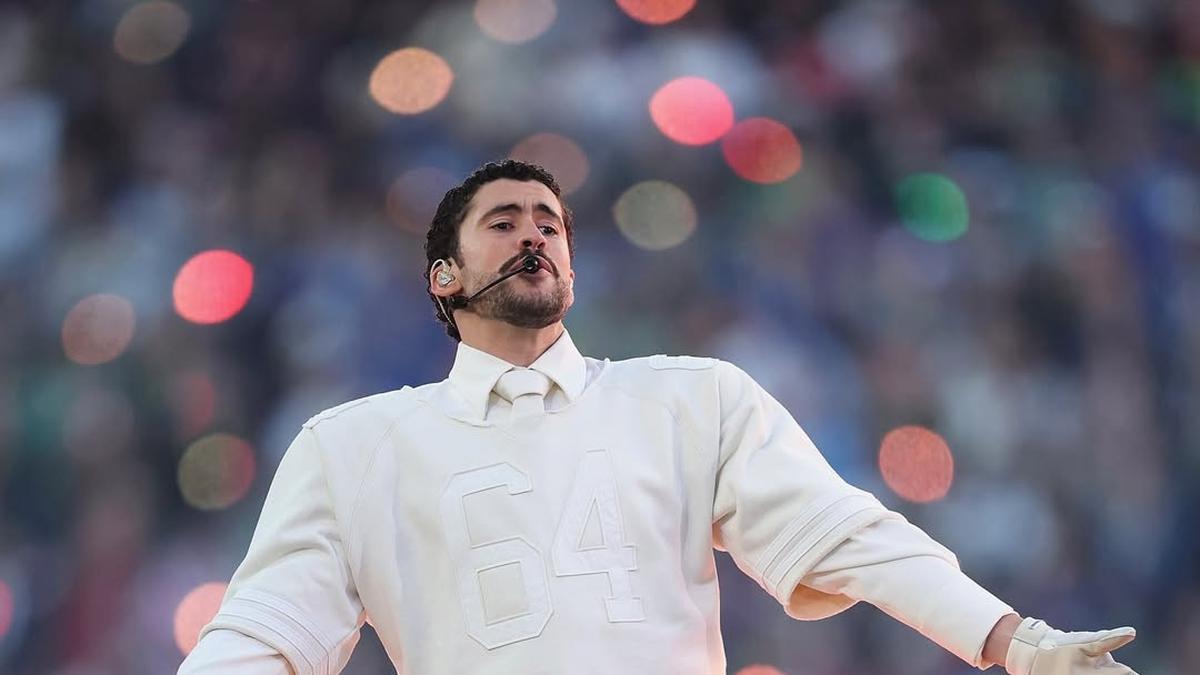 Padu Padan Busana Bad Bunny Gebrak di Super Bowl 2026, Pakai Kostum dari Zara dan Jam Tangan Rp1,2 Milyar