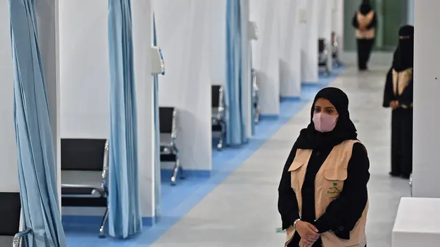 Melihat Warga Arab Saudi saat Disuntik Vaksin COVID-19