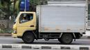 Sopir truk Fuso, mengantar barang sekaligus mengajak keluarga jalan-jalan di akhir pekan (Otosia.com/Nazar Ray)